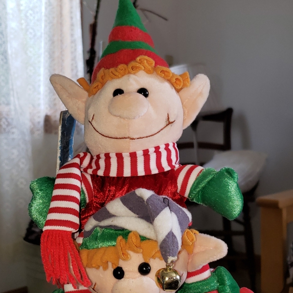 Santa carrying elf's deco